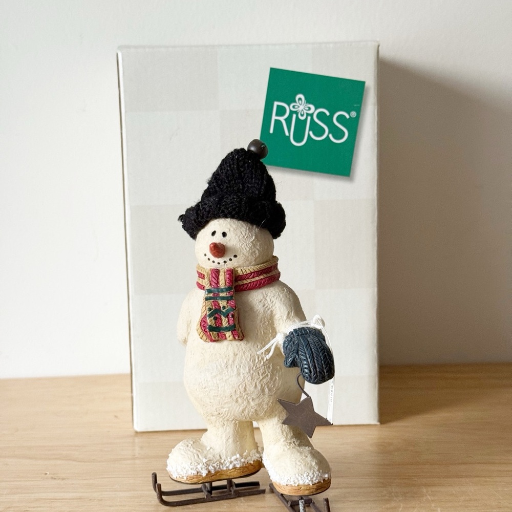 Russ Berrie Sno-Day Memories Hand Painted Figure Sno-One Skates Like U Boxed - Picture 2 of 7